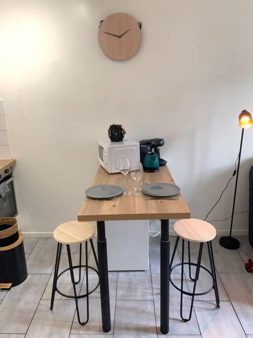 Jolie Studio En Centre Ville Chateauroux Exterior photo